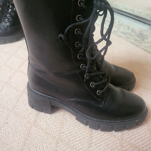 2 pair of girls combat boots - Picture 3 of 4